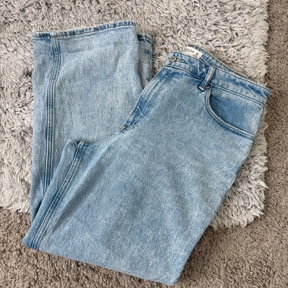 Abercrombie & Fitch The 90's Relaxed Jean High Rise
(Curve Love)